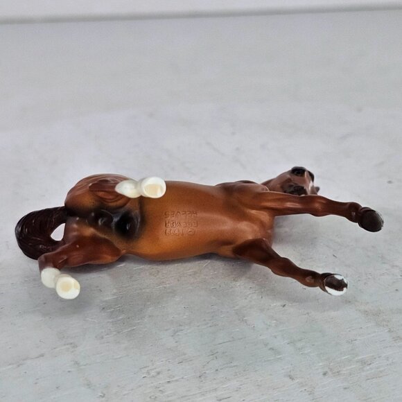 Breyer Stablemate Horse Warmblood Chestnut Two Socks #5412 G2 RUBS - Picture 7 of 9
